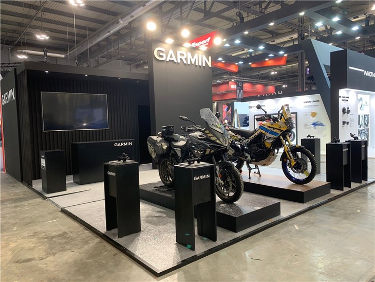 GruppoVedi allestimento stand fiere negozi uffici arredamento Garmin Eicma Moto Rho nov_21 (2)