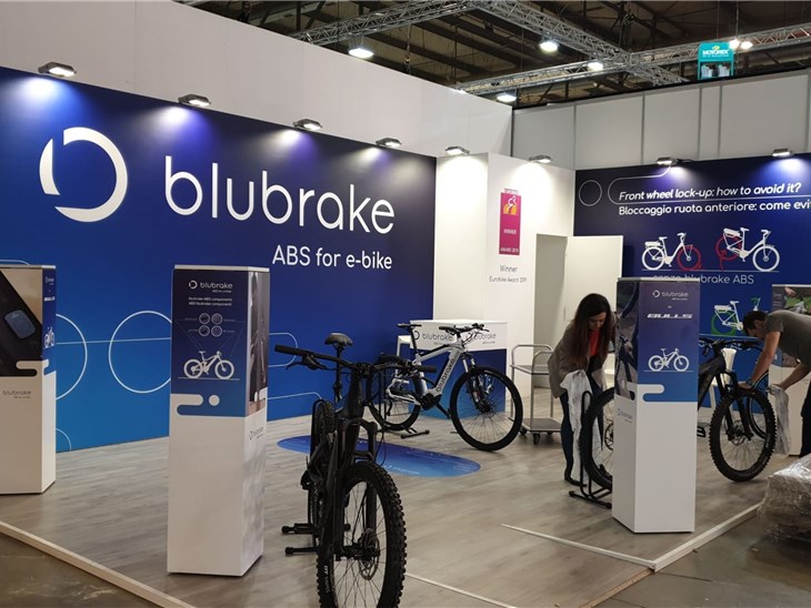 GruppoVedi allestimento stand fiere negozi uffici arredamento Blubrake Eicma Moto Rho nov_19 (1)