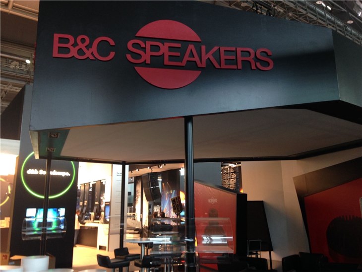 GruppoVedi allestimento stand fiere negozi uffici arredamento B&C Speakers Pls Francoforte apr_18 (3)