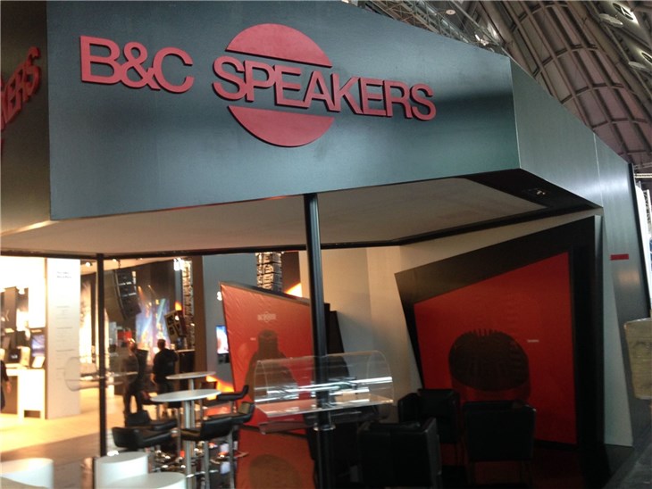 GruppoVedi allestimento stand fiere negozi uffici arredamento B&C Speakers Pls Francoforte apr_18 (4)